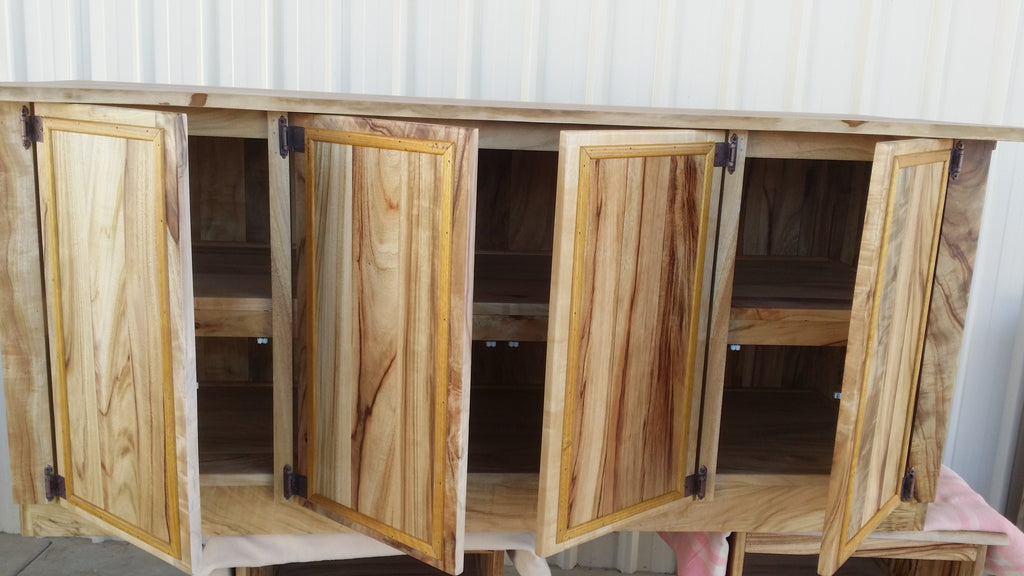 Camphor Laurel Alfresco Kitchen