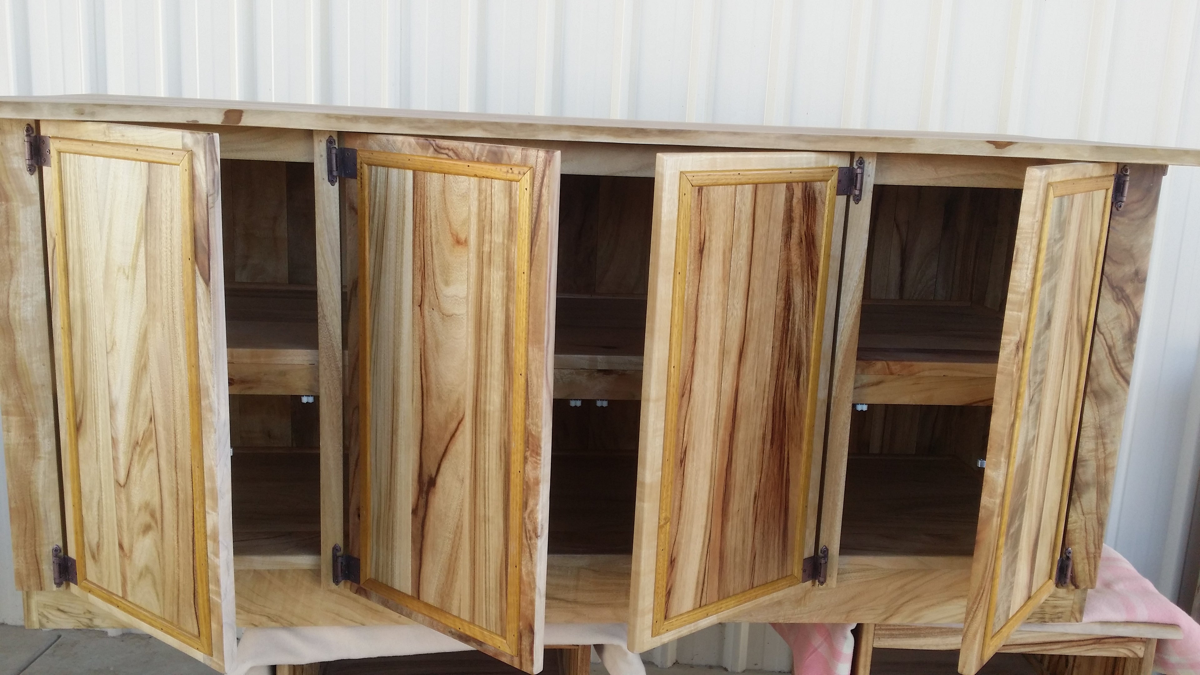 Camphor Laurel Alfresco Kitchen