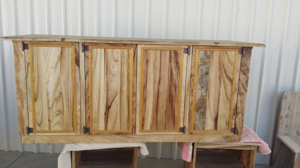 Camphor Laurel Alfresco Kitchen